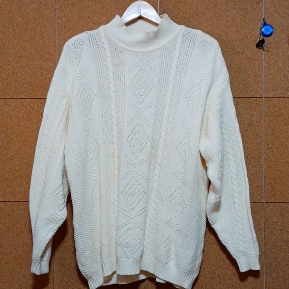 I.B. DIFFUSION MENS SWEATER SIZE L IN A BEAUTIFUL CREAM COLORED COTTON KNIT